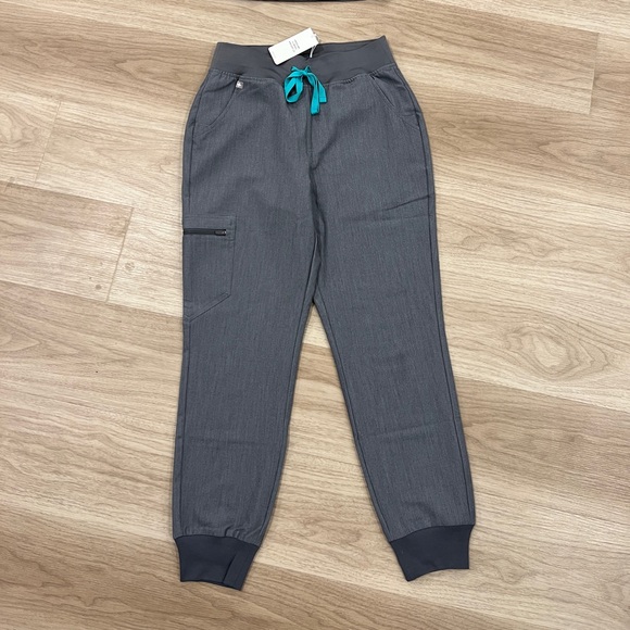 Figs Graphite Scrub Set - Picture 3 of 3